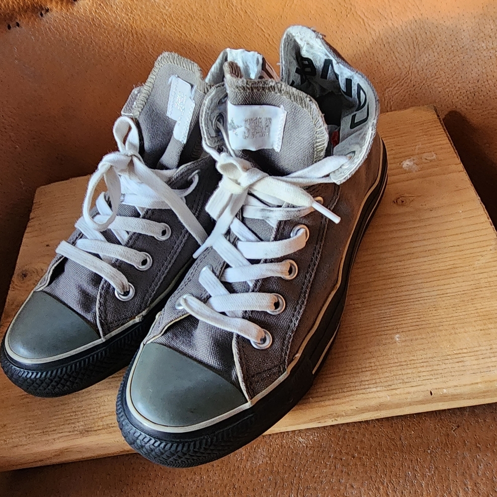 Ladies Converse Size7 Color Charcoal Only Wore Th… - image 7